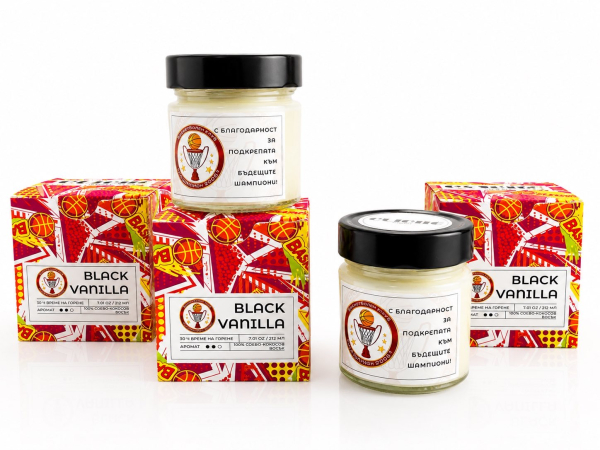 Ръчно изработена ароматна свещ Black Vanilla в подаръчна кутия